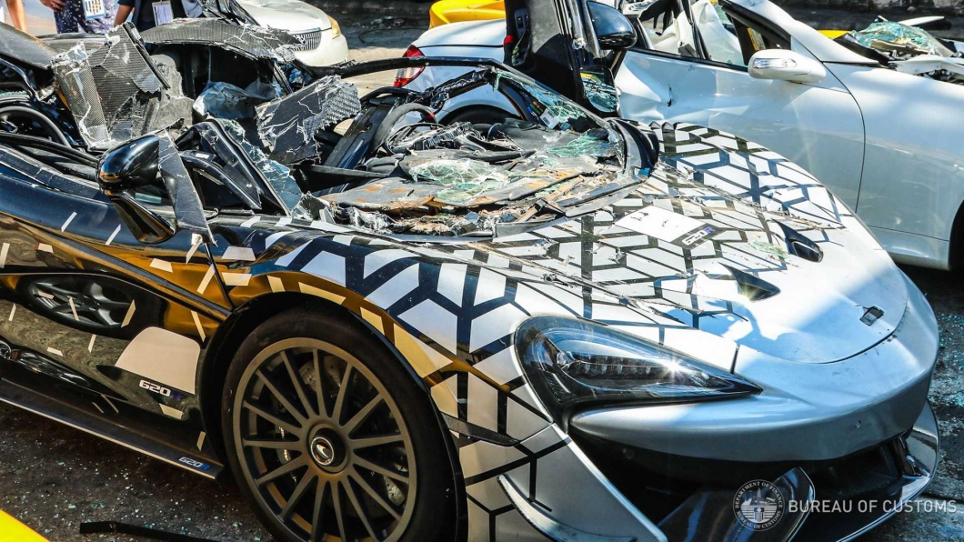 罕見的McLaren 620R全球限量僅有225台,現在又少了一輛。(圖片來源/ 菲律賓海關)