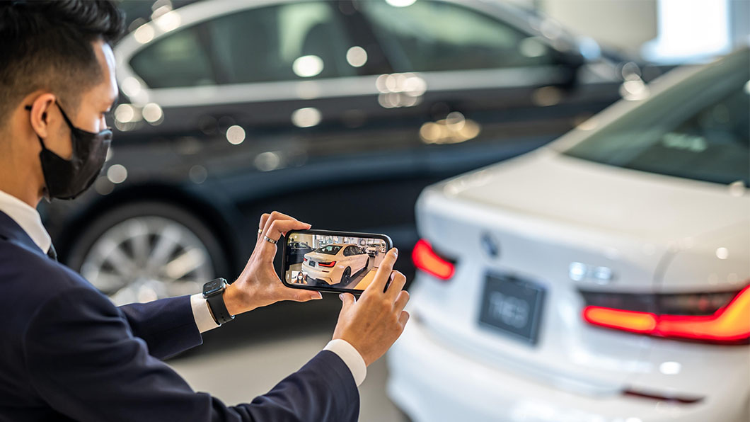 透過BMW總代理官網,留下聯絡資訊,專業顧問將立即與車迷聯繫,透過電話或視訊的方式提供消費者最新產品資訊與購車方案諮詢。(圖片來源/ BMW)