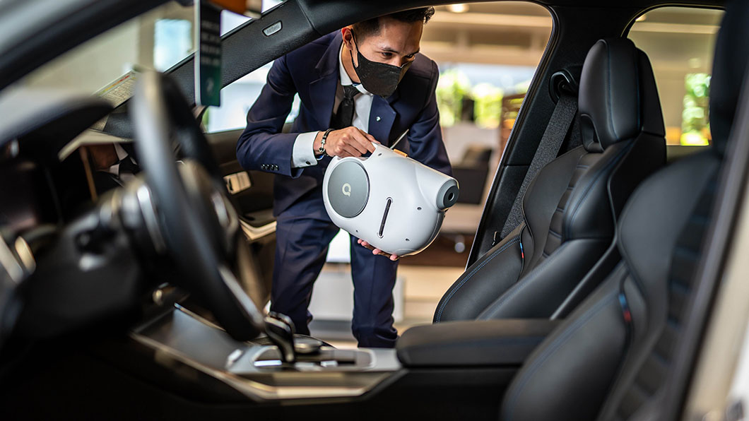 防疫期間,BMW展示車、試乘車、維修保養車輛均於使用前後以專業抗菌二氧化氯消毒。(圖片來源/ BMW)