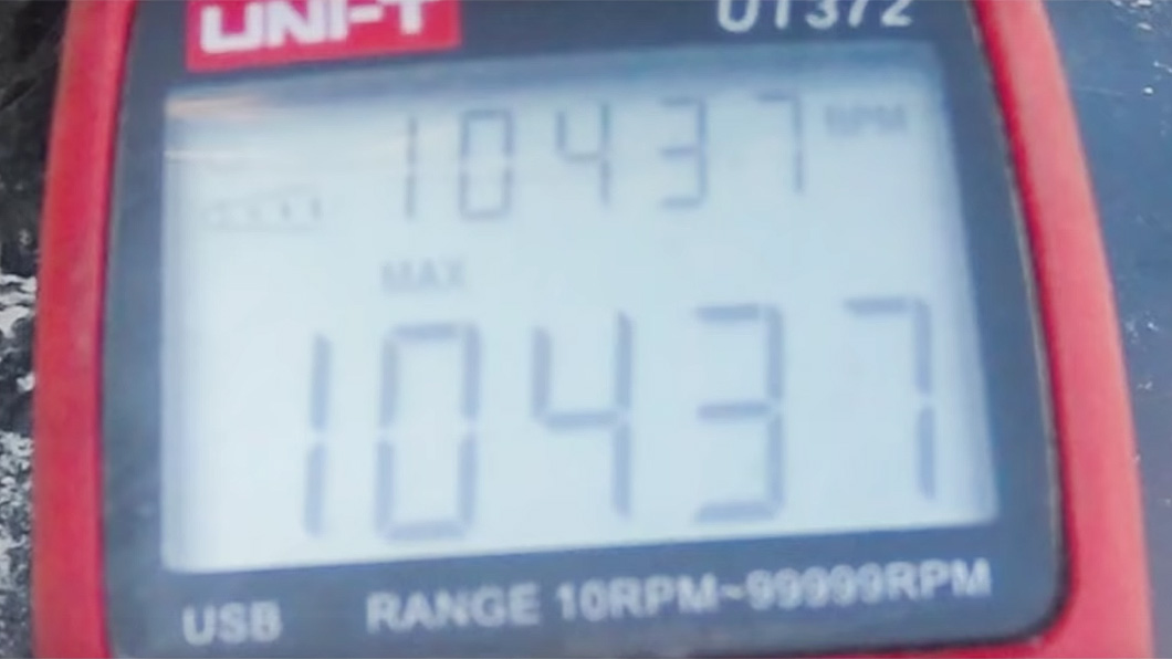 在輪胎炸掉前一刻轉速高達10,437轉,換算車速高達1,332 km/h!(圖片來源/ Garage-54-Youtube)