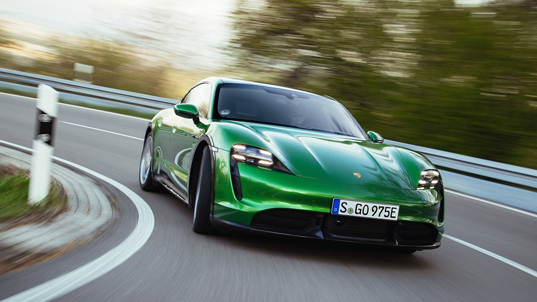 Porsche Taycan原型車曾在「綠色地獄」紐柏林創下單圈7 分 42 秒的成績。(圖/翻攝自Porsche官網)