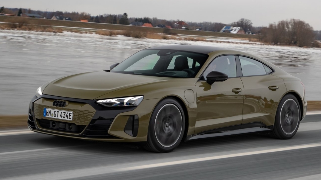 RS e-tron GT是第一款掛上RS廠徽的純電動車,強大的輸出表現在直線加速上比R8更為出色。(圖片來源/ Audi)