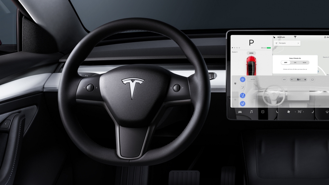 Model 3以及Model Y兩輛車因為自動輔助駕駛啟動撥桿與打擋桿都在同一根右側撥桿,因此容易發生誤觸現象。(圖片來源/ Tesla)