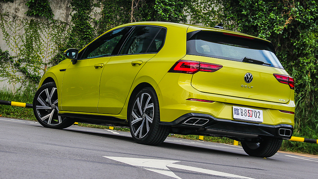 前代版本就已經導入LED頭尾燈,8代雖然更進一步升級燈組,但對於車價上漲影響較小。
