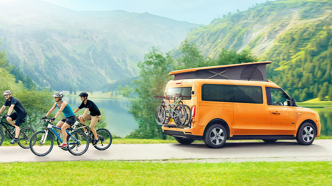 e-Camper上掀式車頂估計採用手動液壓式機構。(圖片來源/ LEVC)