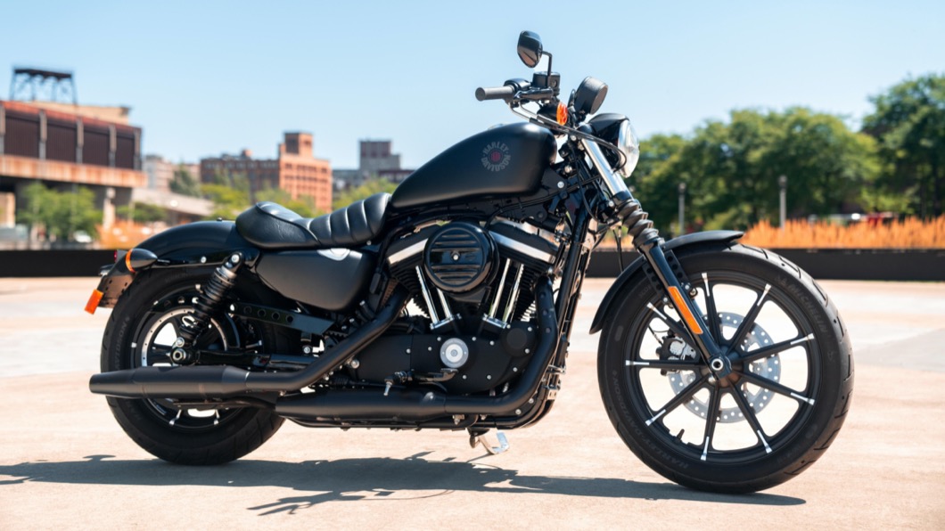 新年式哈雷Sportster Iron 883售價63.9萬起 河岩灰新色登場!