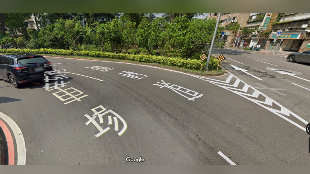 轉彎專用道用於迴轉路段時可以免打方向燈轉彎。(圖片來源/ GoogleMap)
