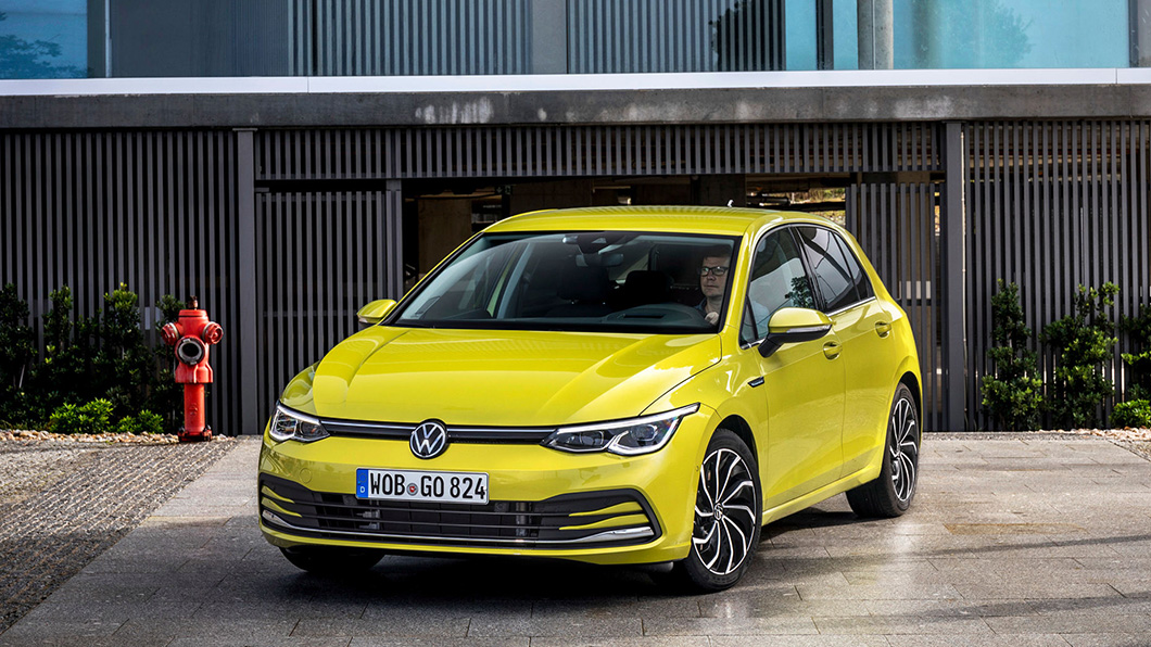 Golf 230 eTSI Life車型與230 eTSI 智能特仕版,限時優惠價96.8萬和100.8萬。(圖片來源/ Volkswagen)