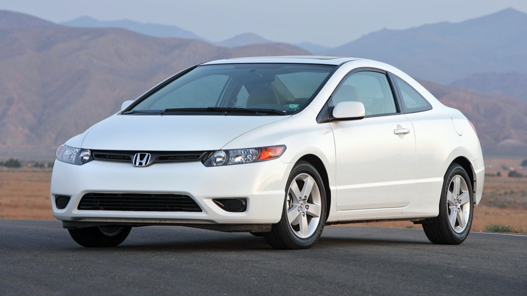 由於這台車的基礎是8代Civic,車上搭載的是2.0升四缸VTEC引擎,擁有140匹最大馬力。(圖片來源/ Dream Customs India)
