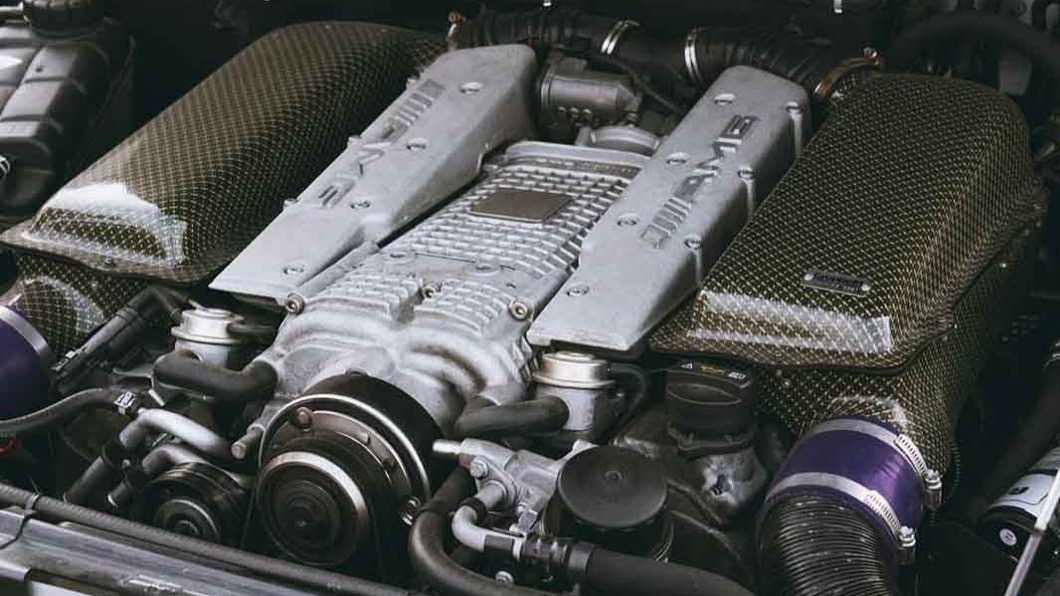 動力方面G55 AMG車上搭載5.4升V8機械增壓引擎,王陽明表示開起來相當線性,沒有渦輪遲滯的感覺。(圖片來源/ EMC FB粉絲團)