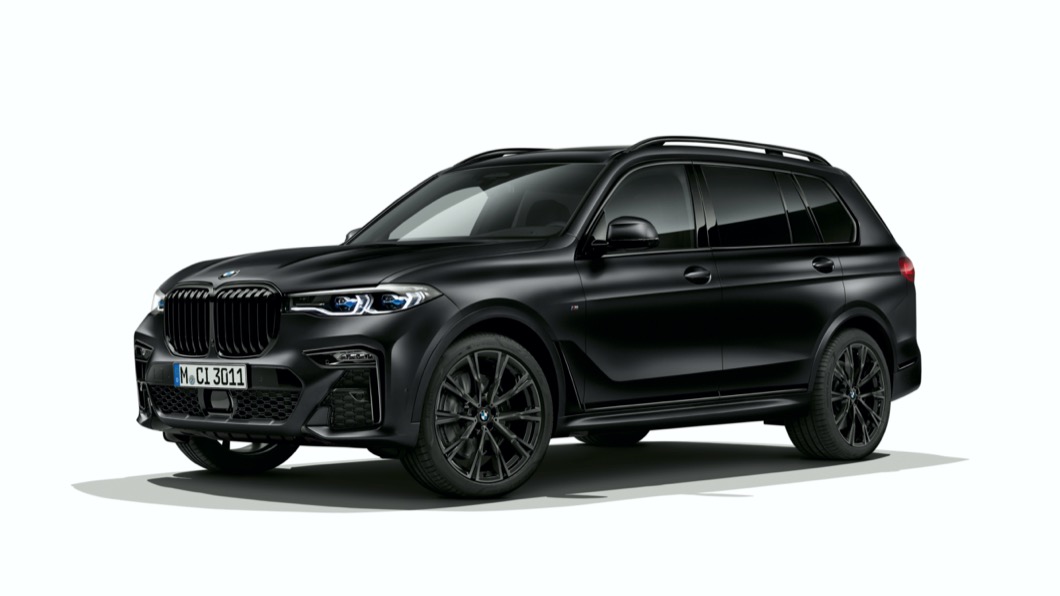 X7 Frozen Black Metal特別版車上則採用了Forze Black金屬漆。
