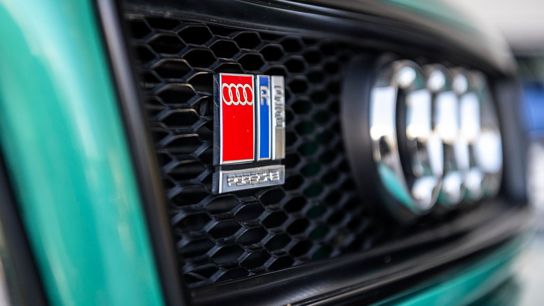 可以在Audi Avant RS2的銘牌上看見Porsche的蹤跡。(圖片來源/ Porsche)