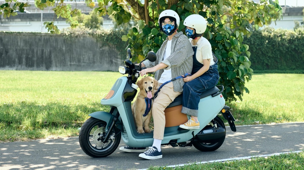 26公分的腳踏空間,也帶來舒適的騎乘姿勢與置物機能。(圖片來源/ Gogoro)