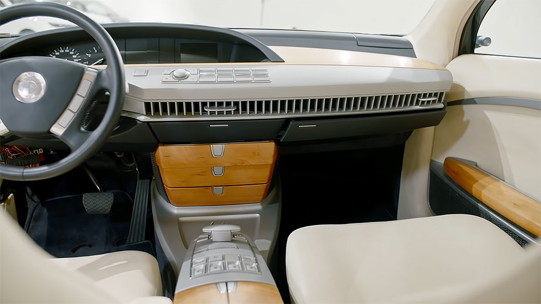 車內有些設計頗具「現代感」,也可以看到已經用於量產車上的元素。(圖片來源/ BMW-Group-Classic)