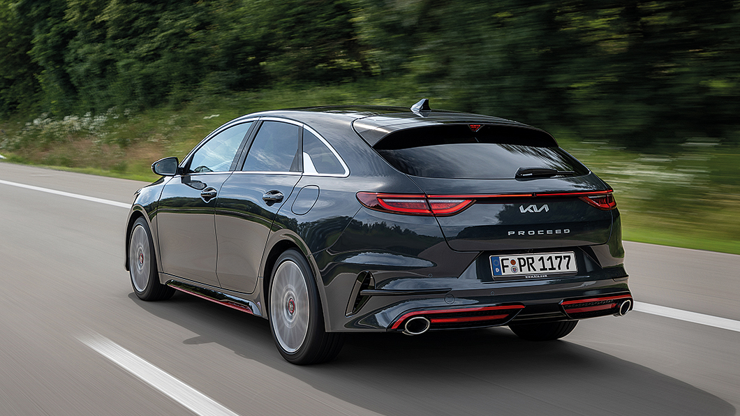 車尾調整主要落在燈組更新,並導入動態序列式方向燈。(圖片來源/ Kia)