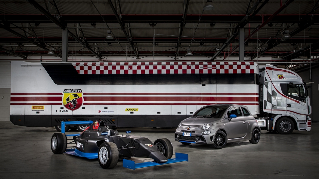 Abarth F595用上方程式賽車引擎 排氣管設計成亮點!