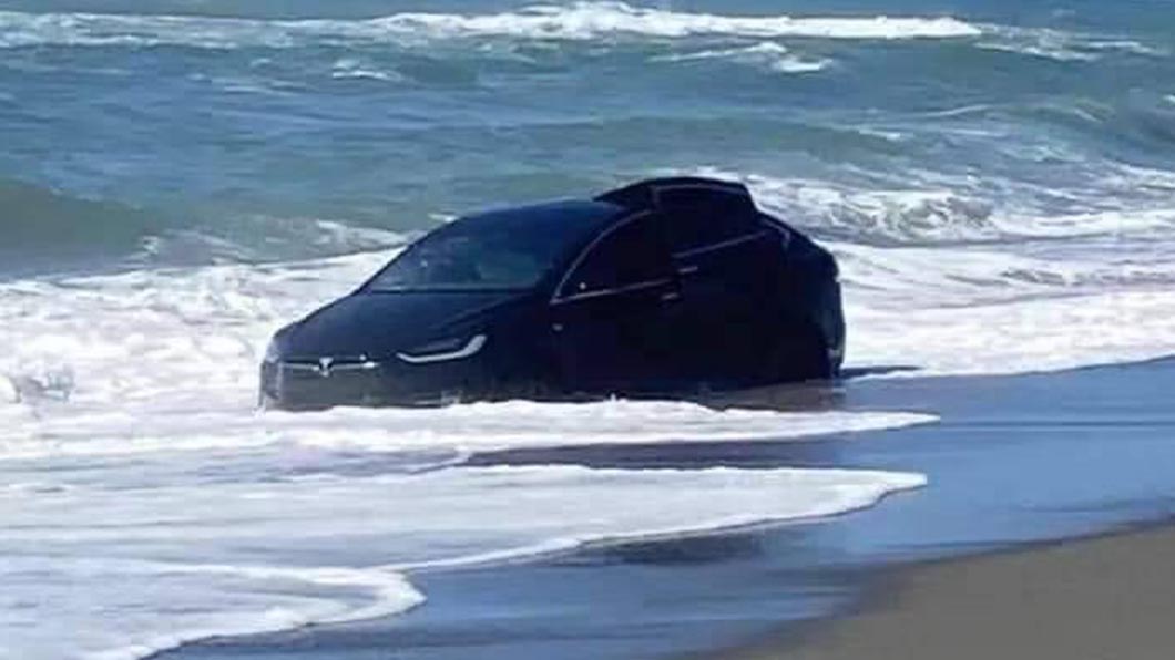 Model X疑似在踏浪過程中刁車。(圖片來源/ Facebook)