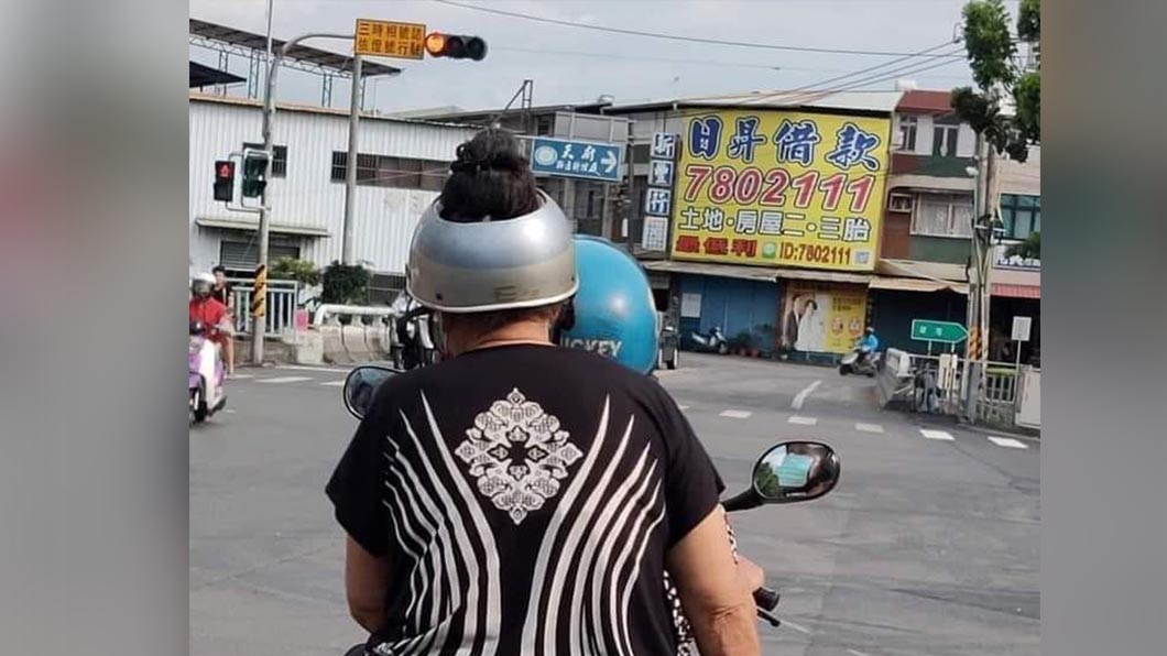 屏東「中空」阿嬤引起網路熱議。(圖片來源/ 臉書《路上觀察學院》)