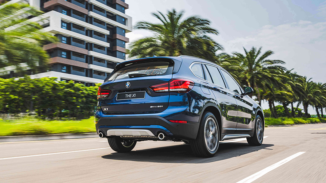 本月入主BMW X1 Deluxe Edition豪華版加贈一年乙式全險,同時可享BMW Yours多元智選零頭款、零首付多元分期方案或150萬60期0利率、三年租賃0利率等優惠禮遇。(圖片來源/ BMW)