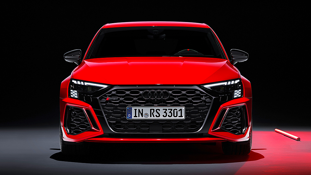 專屬空力套件搭配寬體葉子板給予RS 3極高侵略性。(圖片來源/ Audi)