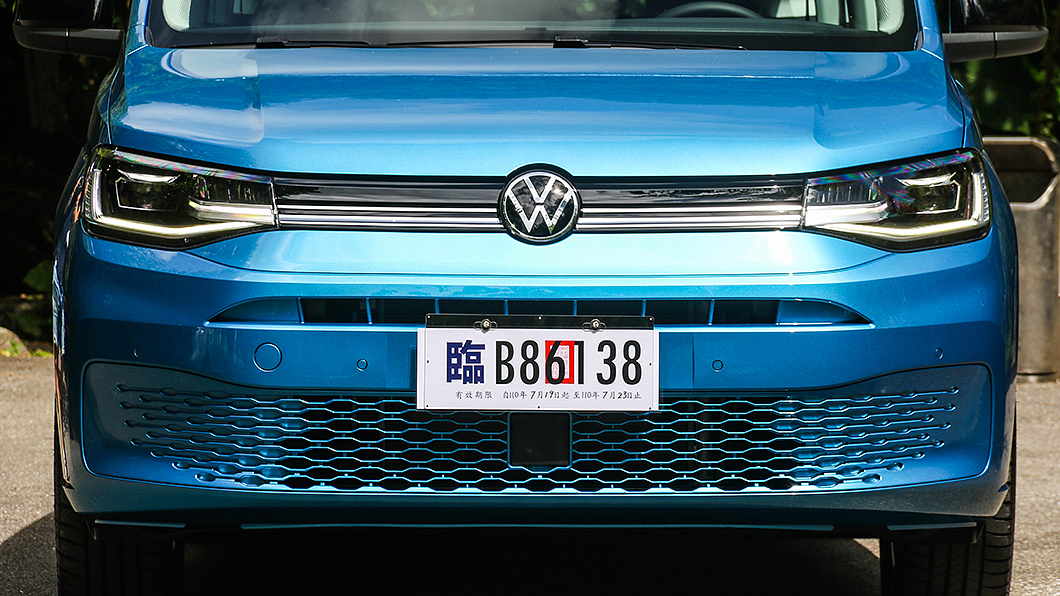 車頭設計參考ID.Buzz電動概念車,帶來更年輕視覺感受。