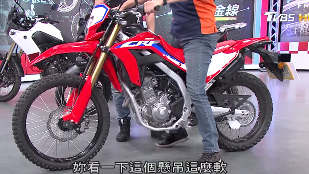 為了要有強大越野性能,CRF300的懸吊相當軟。(圖片來源/ TVBS)