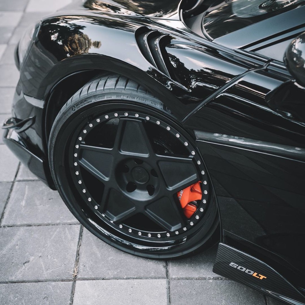 王陽明介紹自己的愛車McLaren 600LT是末代3.8升V8雙渦輪引擎。(圖片來源/ EMC IG)