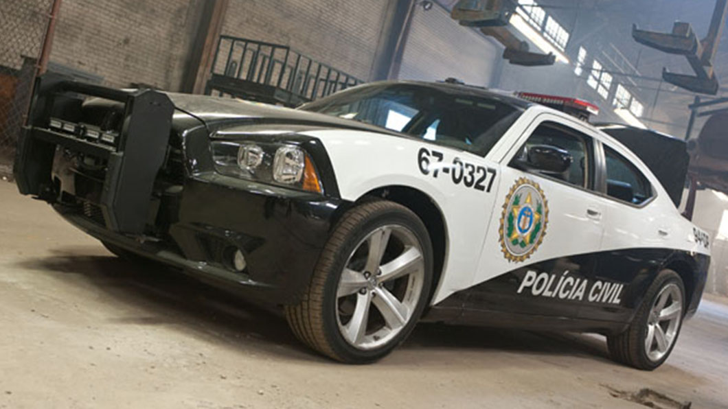 里約警方的Dodge Police Charger。(圖片來源/ 《玩命關頭5》劇照)
