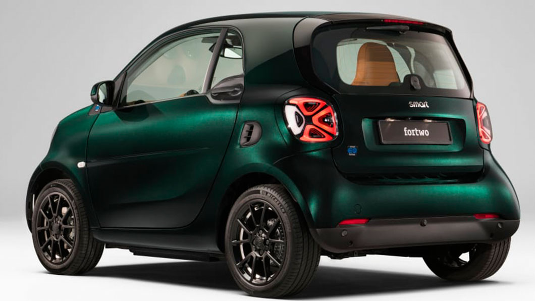 賽車金屬綠車漆以及16吋Brabus鋁圈是一般版本EQ Fortwo看不到的。(圖片來源/ Smart)