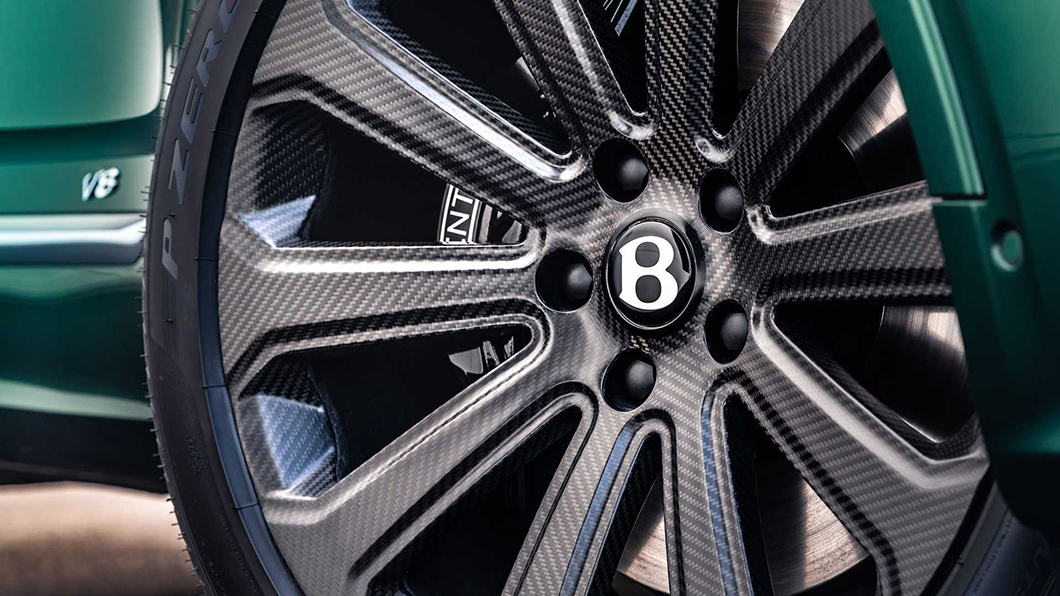 Bentayga客製卡夢輪圈 世界最大腳賓利哥你來當!