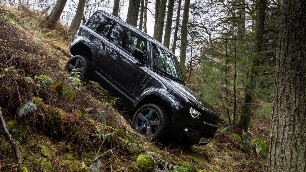 Defender SVR不只是會有強大性能,同時越野能力也會兼顧。(圖片來源/ Land Rover)