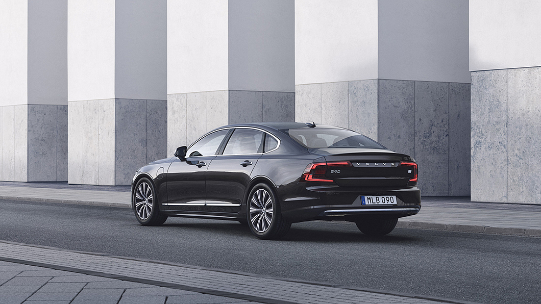 尾燈除了導入新款LED導光燈條,並引入動態顯示方向燈。(圖片來源/ Volvo)