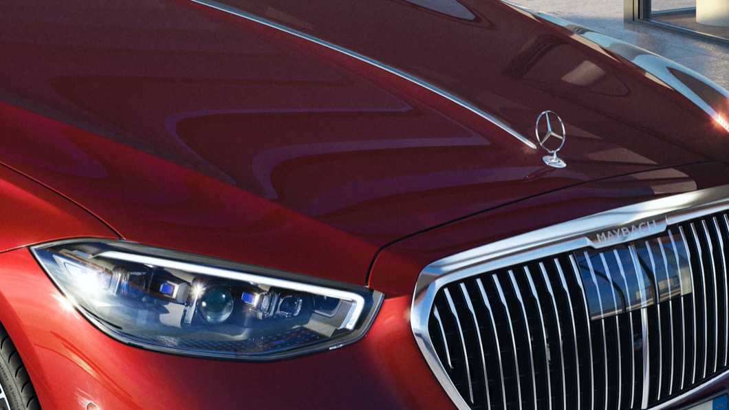 全新M-Maybach S580 4Matic也採用經典的設計語彙，包含有直列水箱護罩、大面積進氣孔。(圖片來源/ M-Benz)