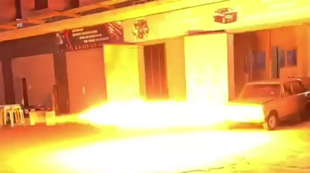 007火焰噴射槍上車! 猜猜看哪個民族改車這麼狂?