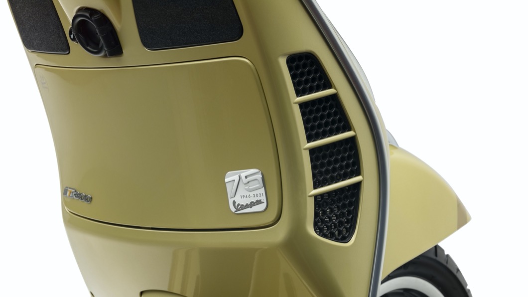 車上專屬紀念銘牌更是別具意義。(圖片來源/ Vespa)