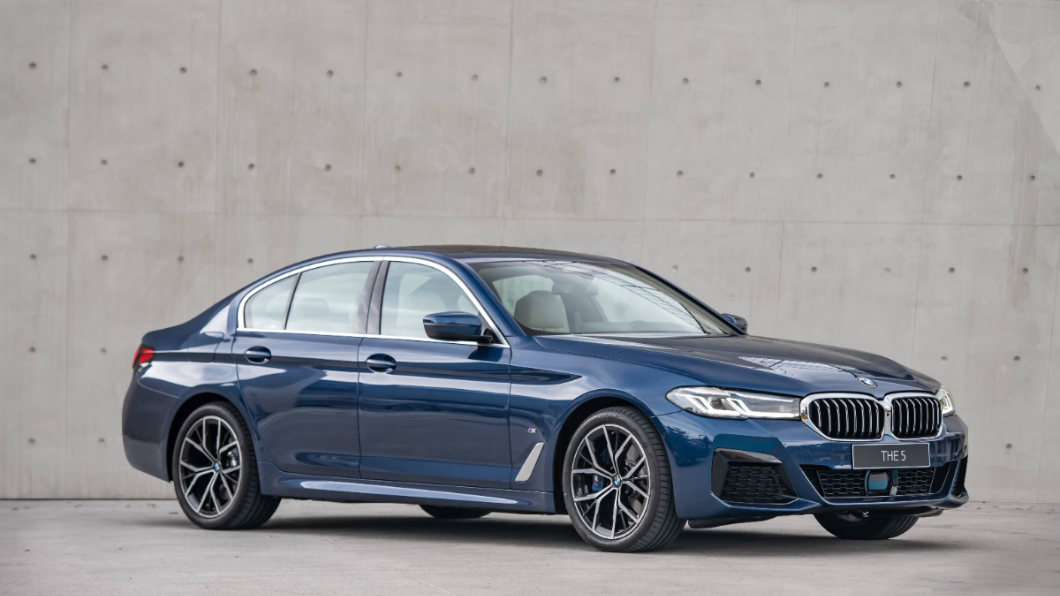 本月入主BMW 5系列,指定車型加贈一年乙式全險,還可享180萬60期0利率、首期免付;現金購車贈送BMW精品保養券最高50,000元;符合舊愛換新換購條件者還可加贈BMW精品保養券最高40,000元。(圖片來源/ BMW)
