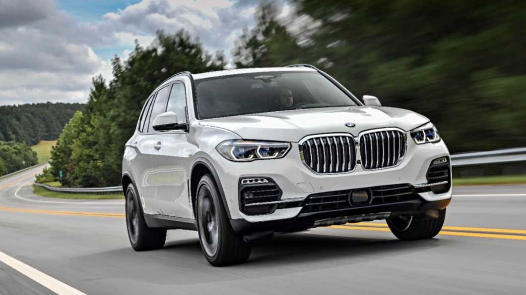 入主BMW X5則是加贈一年乙式全險,還可享180萬60期0利率、首期免付;現金購車贈送BMW精品保養券50,000元;符合舊愛換新換購條件者還可加贈BMW精品保養券最高40,000元,同時更針對全新BMW X5推出尊榮租賃禮遇,享3年租賃0利率、本月入主再享2次原廠基本保養套裝。(圖片來源/ BMW)