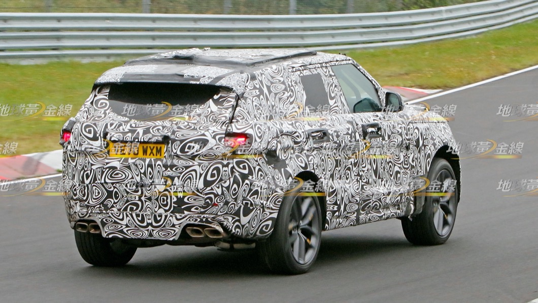 從間諜照中可以觀察到Range Rover Sport SVR車上配備有大尺吋的煞車系統,另外車尾的四出排氣尾管。(圖片來源/ TVBS)