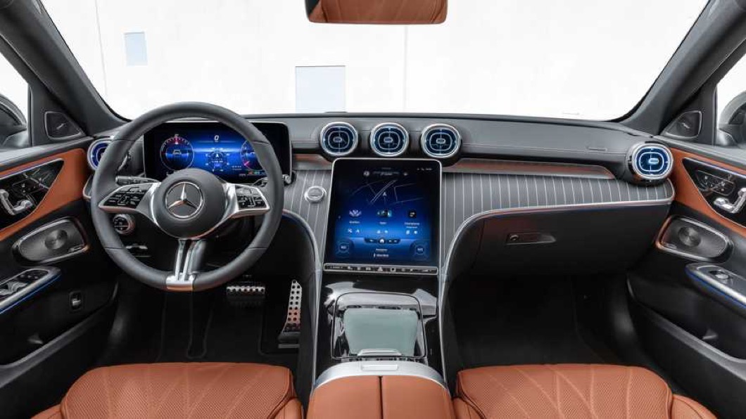 內裝方面,C-Class All-Terrain將提供三種配色包含有黑色、米色、棕色,車上提供10.25吋的液晶儀表。(圖片來源/ M-Benz)