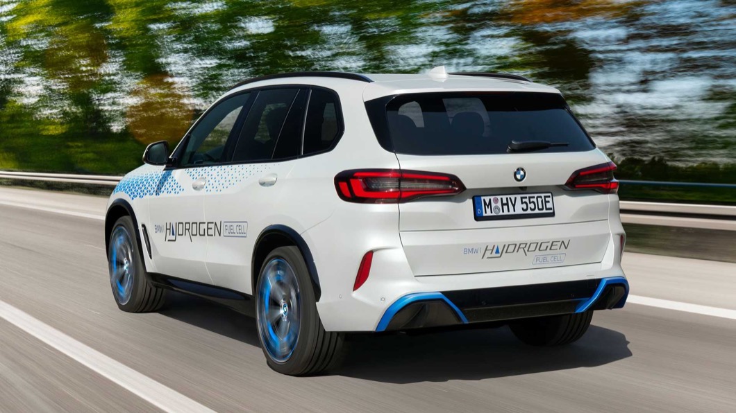 iX5 Hydrogen其實早就在歐洲進行測試，而BMW認為氫燃料算是可再生的能源。(圖片來源/ BMW)