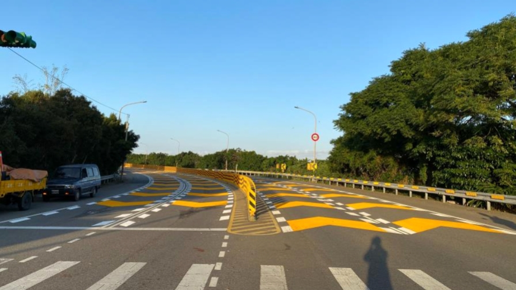 桃園市交通局推出的「山型減速標線」。(圖片來源/ 桃園市交通局)