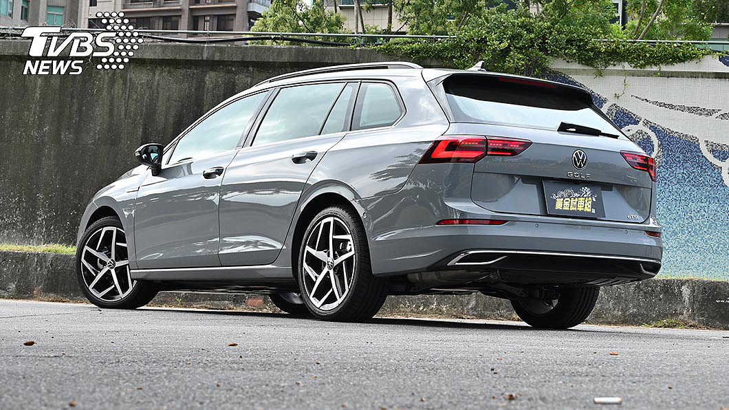 隨著工藝技術進步與設計思維改變,旅行車外型也愈來愈流暢。