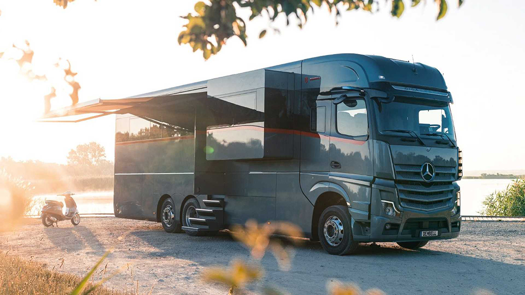 Dembell Motorhomes霸氣毀三觀 高檔傢具、法拉利通通載著走