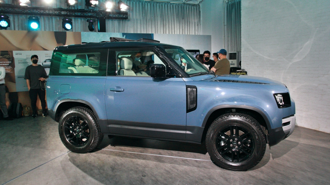 Defender 90 D250 S這次採用D7x車體平台,以全鋁合金單體車身結構呈現。(圖片來源/ TVBS)