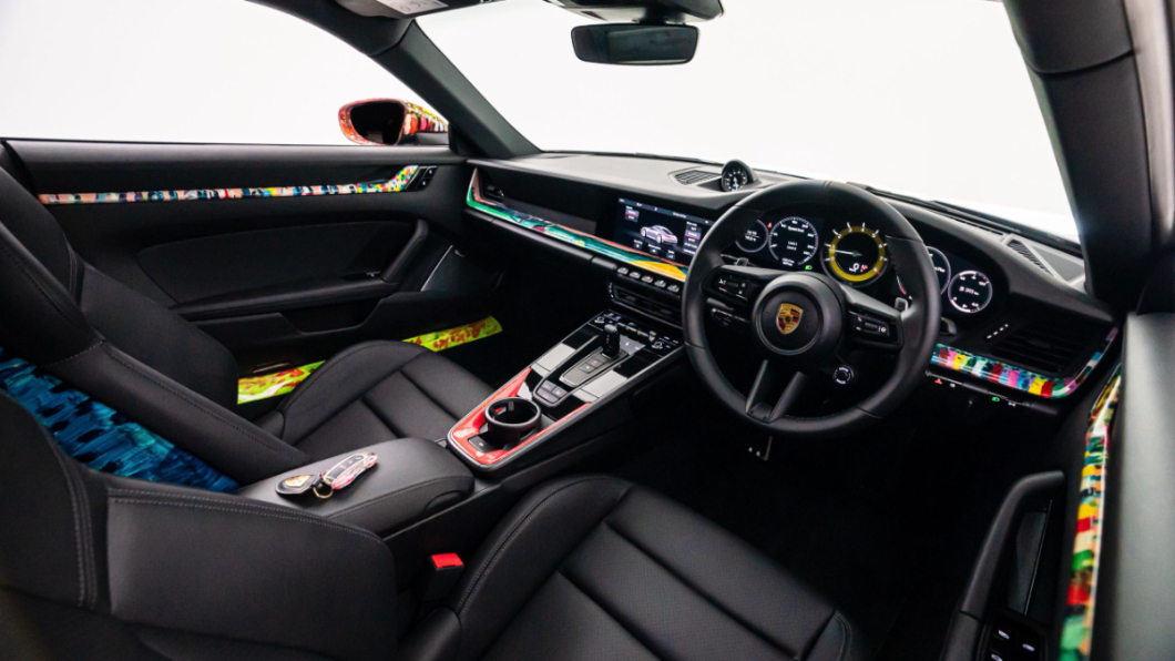 車室內的飾板都被Nelson Makamo上色。(圖片來源/ Porsche)