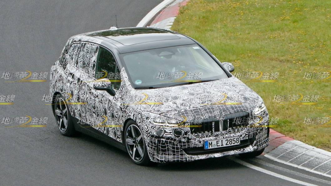 先前曾傳出停產消息的BMW 2-Series Active Tourer ，近日又在德國紐伯林北賽道被拍到全新偽裝車在賽道中進行測試。(圖片來源/ TVBS)