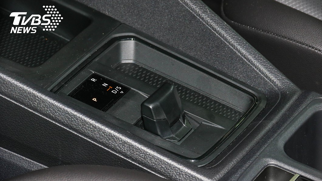 短軸車型搭配7速DSG雙離合器自手排變速箱。