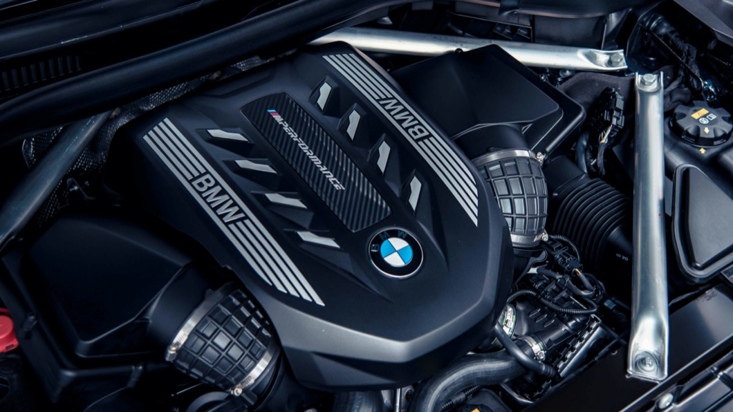 X6 M50i車上搭載4.4升V8雙渦輪M Performance TwinPower Turbo汽油引擎,能夠帶來530匹最大馬力。(圖片來源/ BMW)