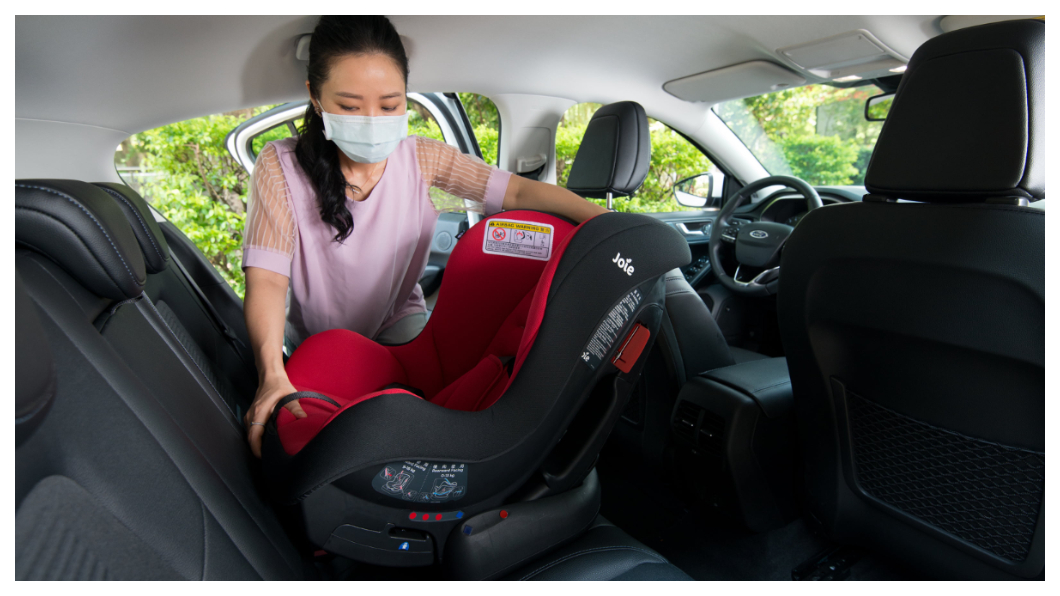 安全座椅只安裝於「後」座，2歲以下選用「後」向式。(圖片來源/Ford)