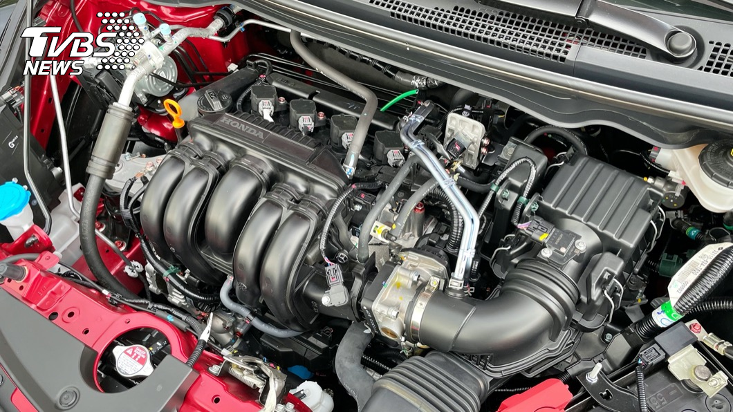 四代Honda Fit這次也換上全新動力搭配,排氣量仍然為1.5升但是替換成雙凸輪軸地球夢自然進氣引擎。(圖片來源/ TVBS)